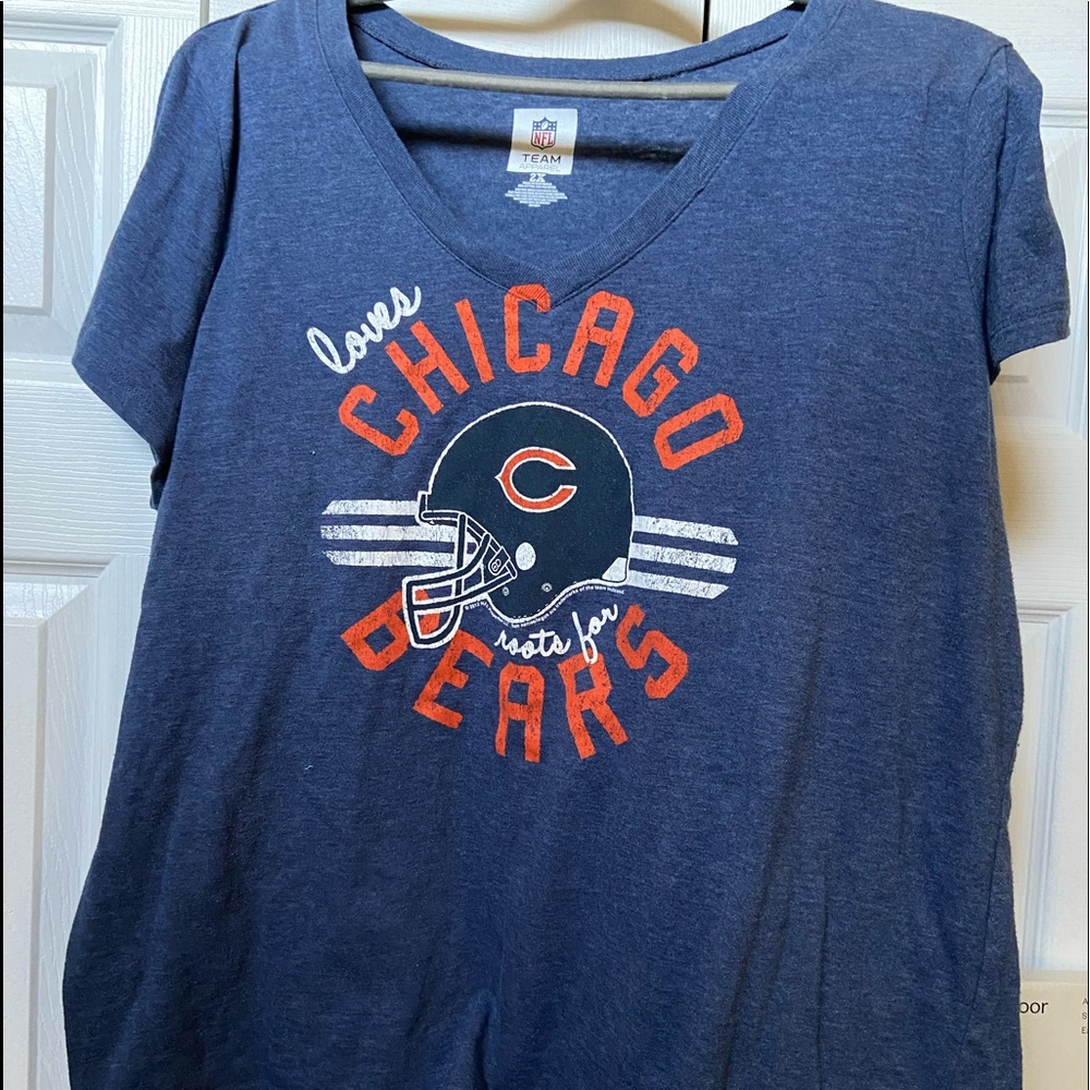 NFL Chicago Bears Navy V-Neck Short Sleeve Tee with Helmet Graphic